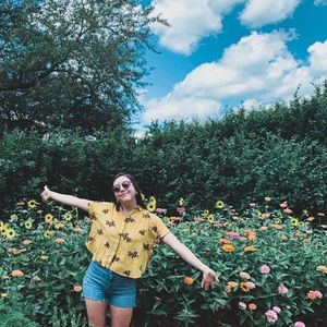 Hi! Welcome to my closet💁🏻♀️